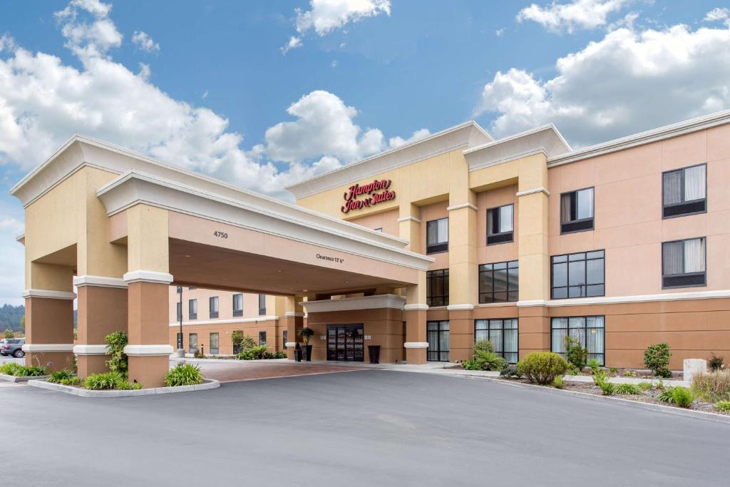 a rendering of a hotel exterior at Hampton Inn & Suites Arcata in Arcata