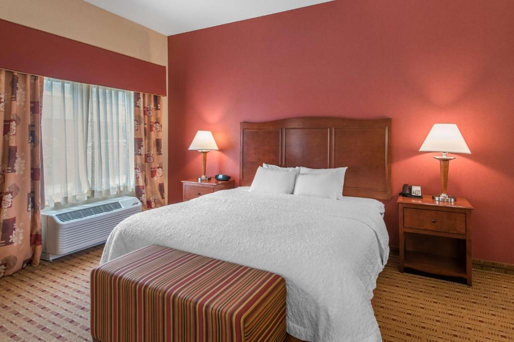 Hampton Inn & Suites Arcata - King Kamer Met Kingsize Bed – Niet-Rokers