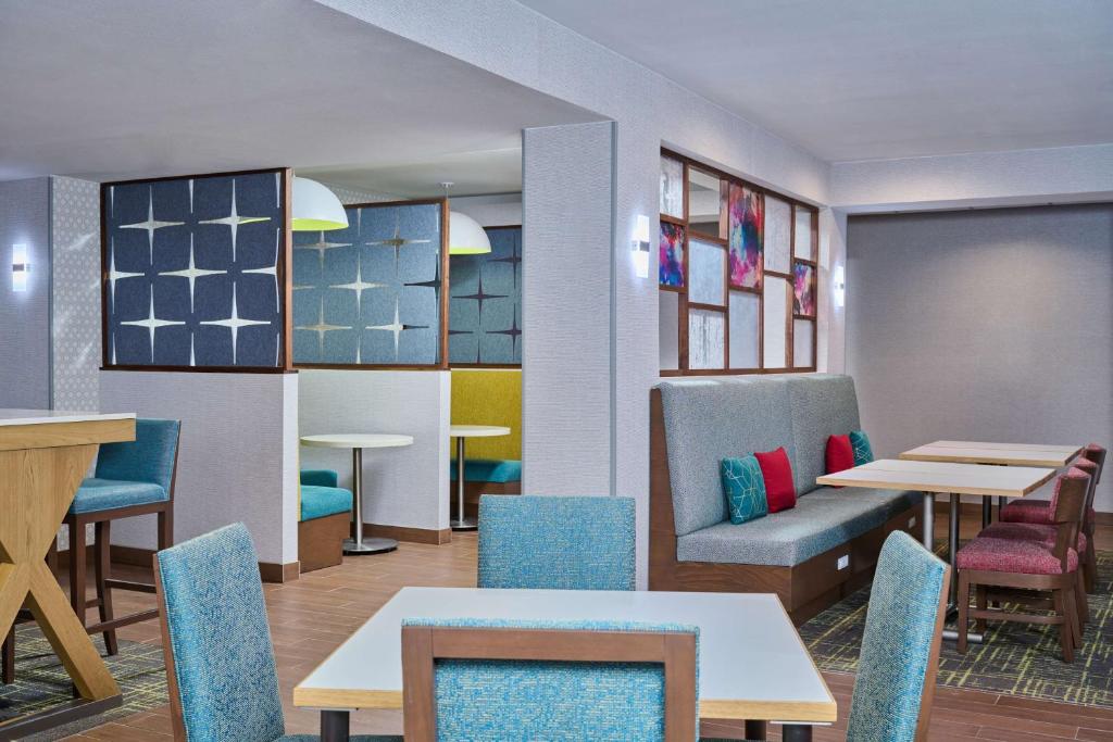 Posezení v ubytování Hampton Inn Anchorage