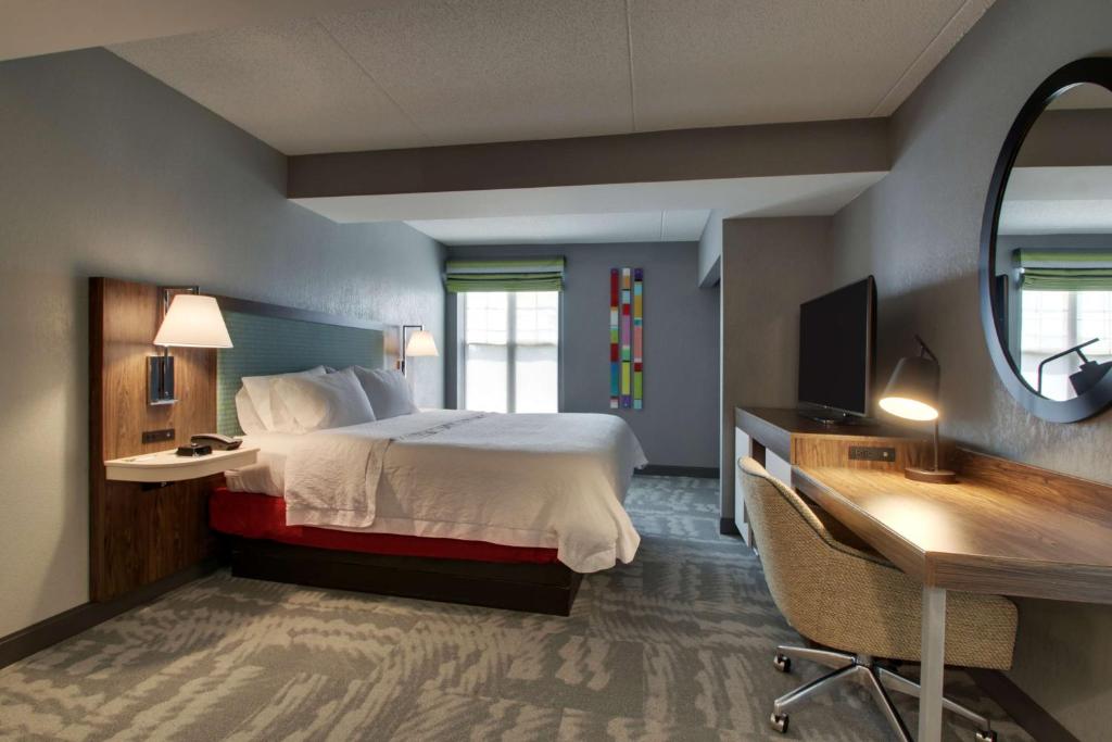 Hampton Inn & Suites Chicago/Aurora - One-Bedroom King Suite With Sofa Bed - Non-Smoking