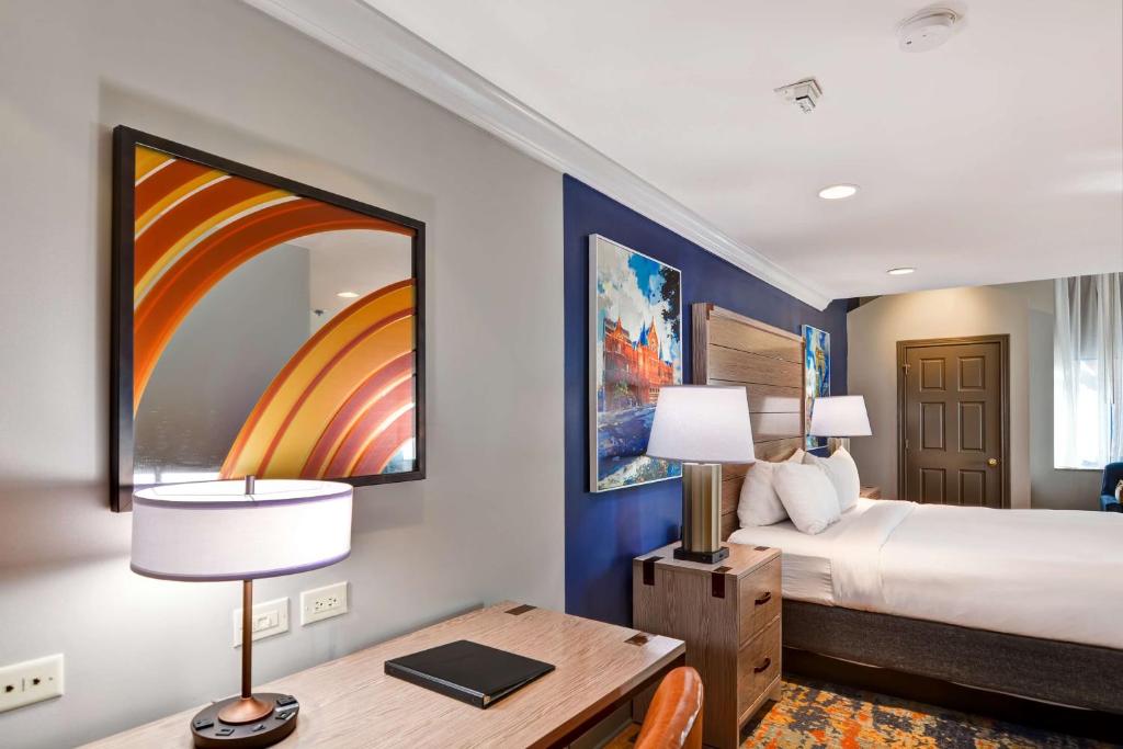 The Cincinnatian Curio Collection by Hilton - Room King Con Whirlpool