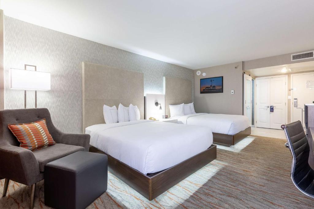 Postel nebo postele na pokoji v ubytování DoubleTree by Hilton Dallas/Richardson