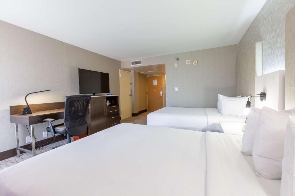 Postel nebo postele na pokoji v ubytování DoubleTree by Hilton Dallas/Richardson