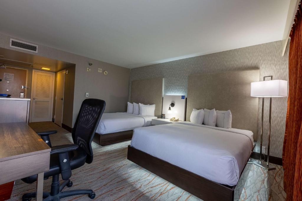 Postel nebo postele na pokoji v ubytování DoubleTree by Hilton Dallas/Richardson