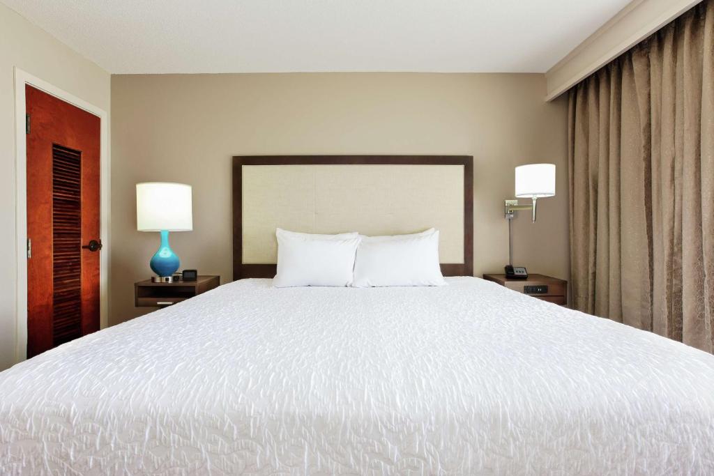 a bedroom with a large white bed with two lamps at Hampton Inn Georgetown-Marina in Georgetown