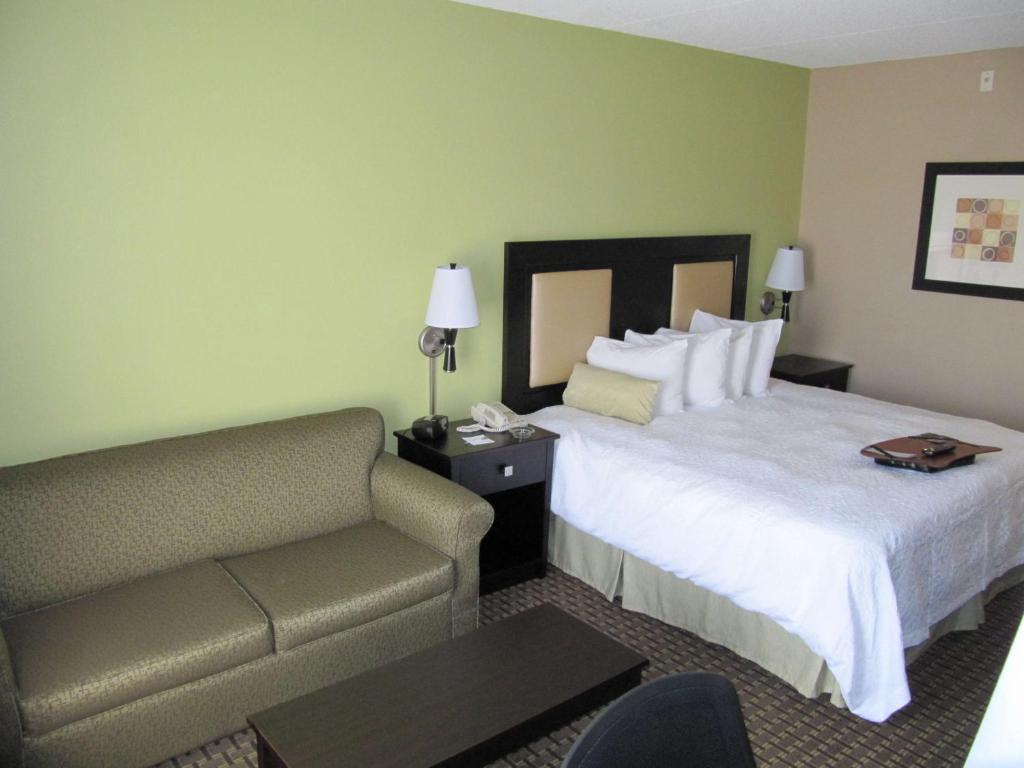 Postel nebo postele na pokoji v ubytování Hampton Inn Lindale/Tyler