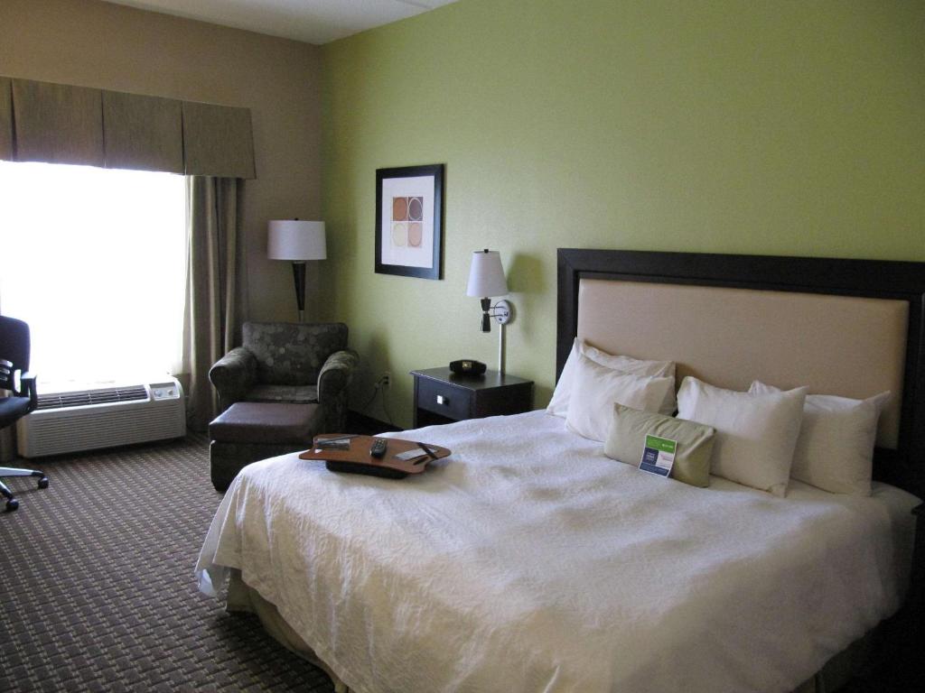 Postel nebo postele na pokoji v ubytování Hampton Inn Lindale/Tyler