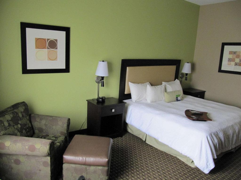 Postel nebo postele na pokoji v ubytování Hampton Inn Lindale/Tyler