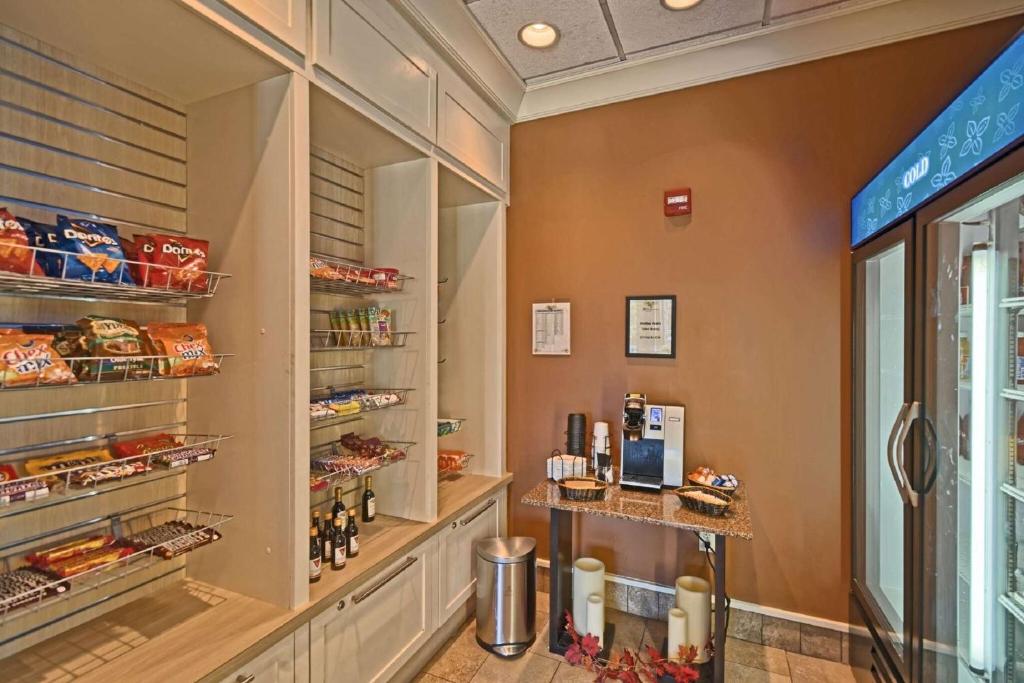 Příslušenství pro přípravu čaje a kávy v ubytování Hilton Garden Inn by Hilton Mount Laurel
