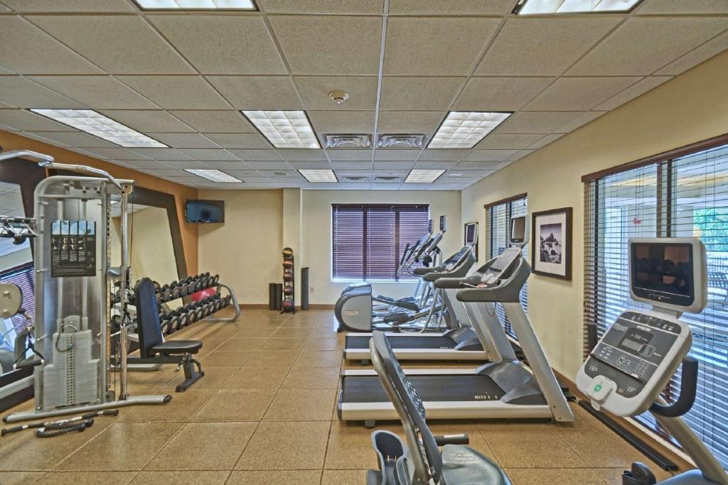Fitness centrum a/nebo fitness zařízení v ubytování Hilton Garden Inn by Hilton Mount Laurel