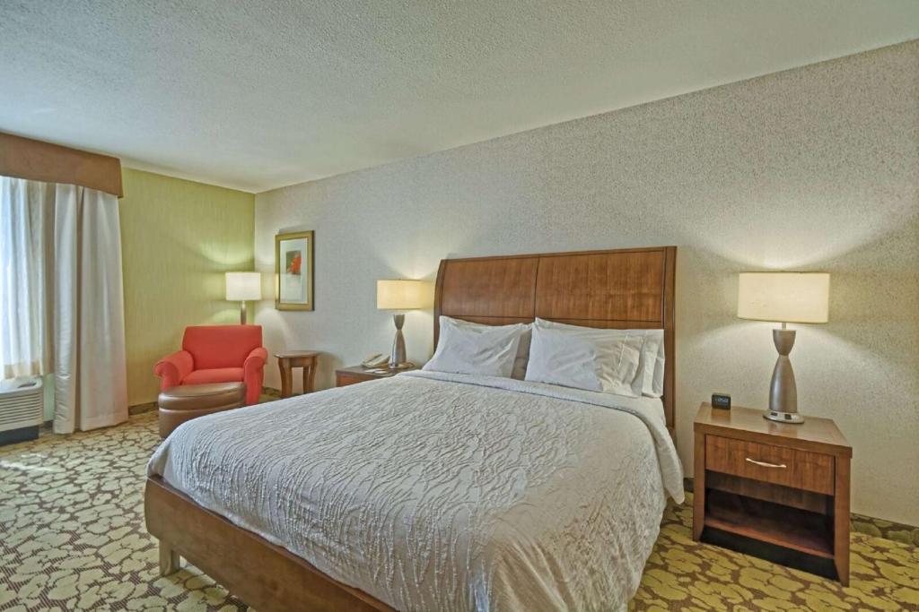 Postel nebo postele na pokoji v ubytování Hilton Garden Inn by Hilton Mount Laurel