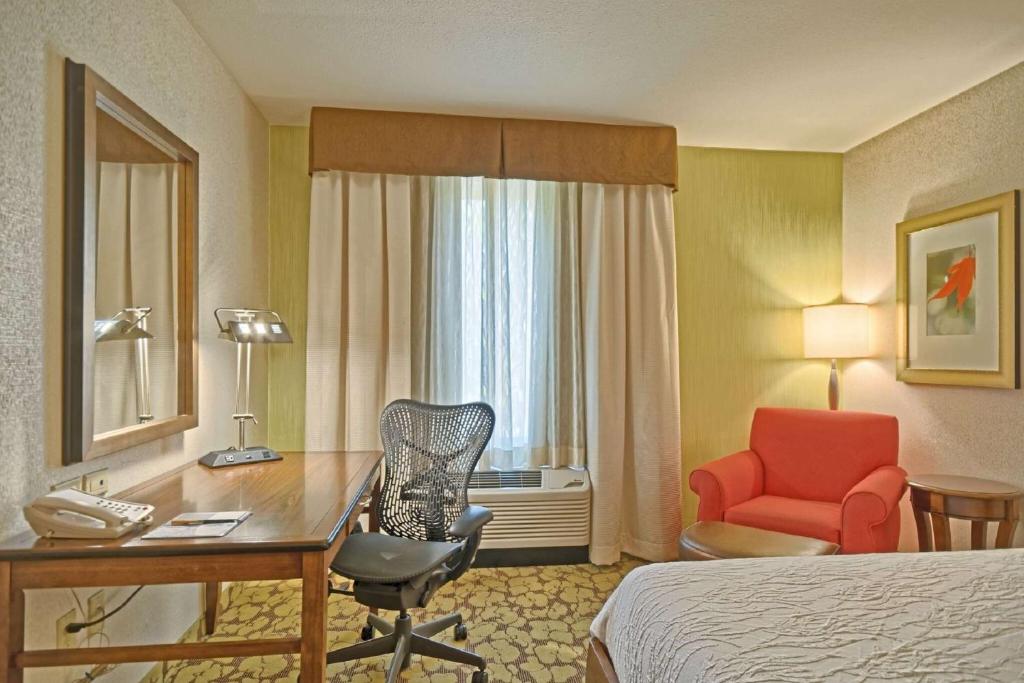 Postel nebo postele na pokoji v ubytování Hilton Garden Inn by Hilton Mount Laurel