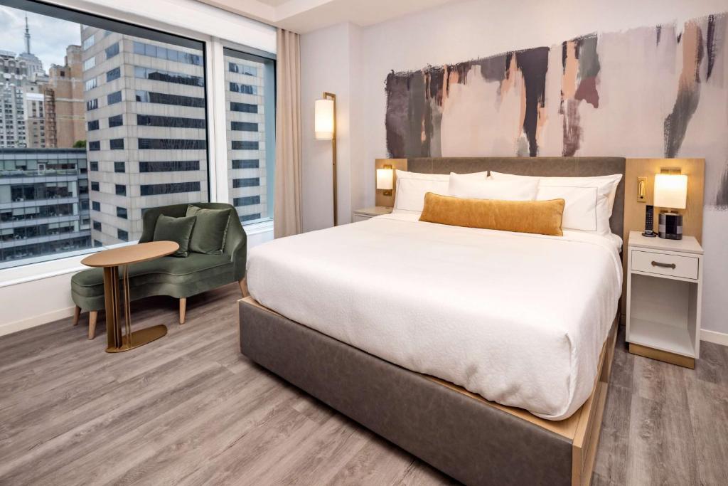 Postel nebo postele na pokoji v ubytování Hilton Club The Central at 5th New York
