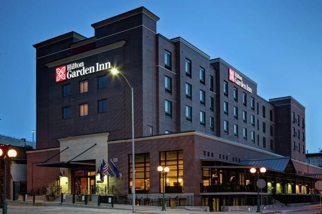 a building with a sign on the front of it at Hilton Garden Inn Lincoln Downtown/Haymarket in Lincoln