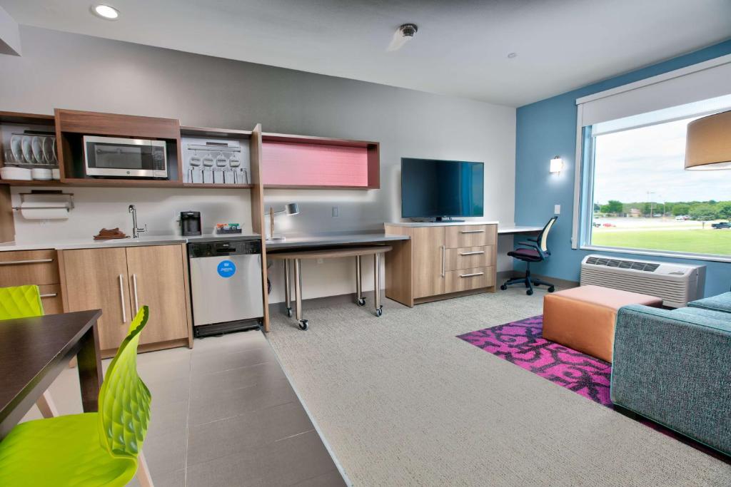 Kuchyň nebo kuchyňský kout v ubytování Home2 Suites By Hilton Wichita Falls, Tx