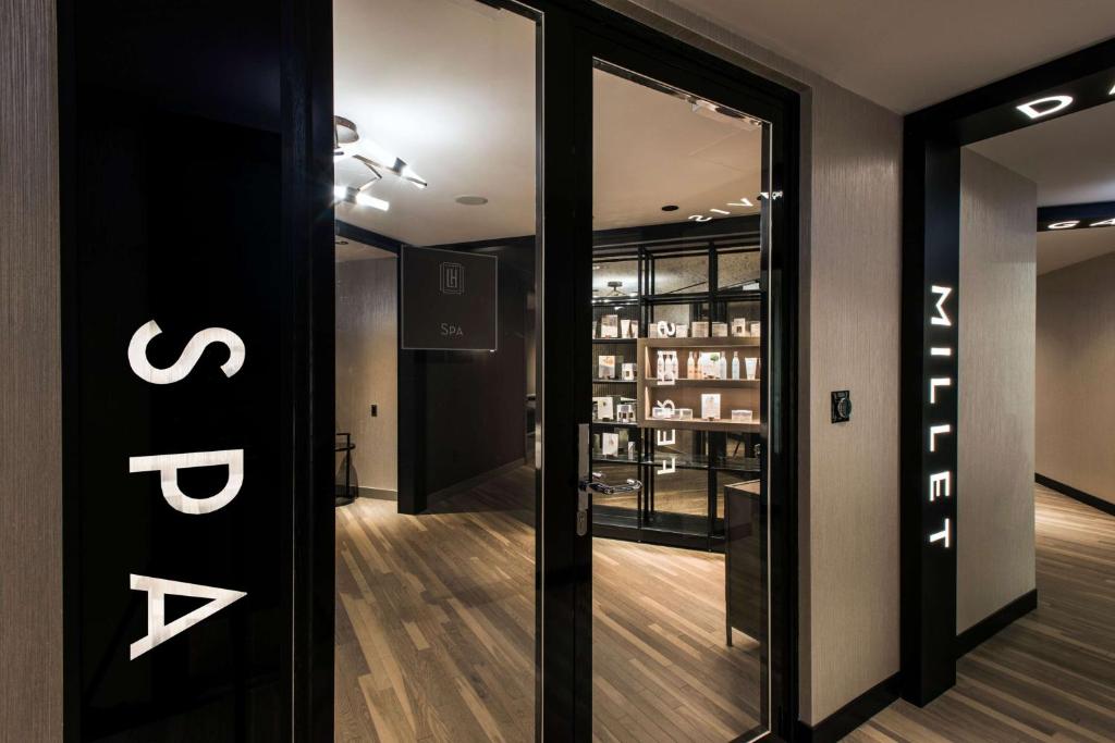 LondonHouse Chicago, Curio Collection by Hilton photo