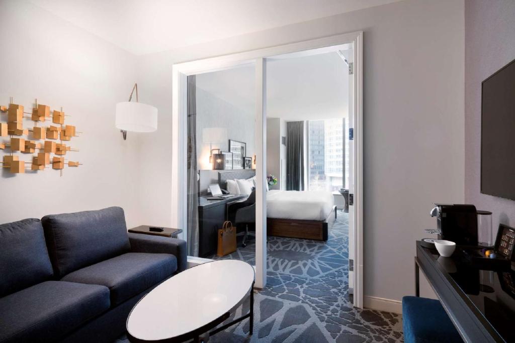 LondonHouse Chicago, Curio Collection by Hilton - Vista King Suite - Mobility Access