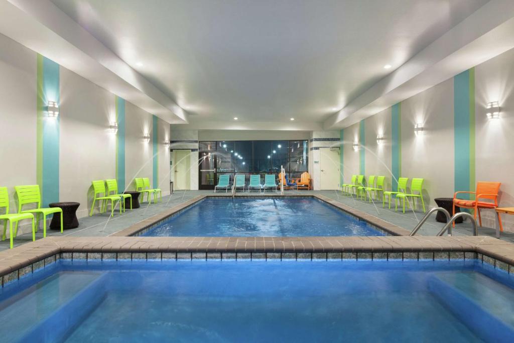 Bazén v ubytování Home2 Suites by Hilton Amarillo West Medical Center nebo v jeho okolí