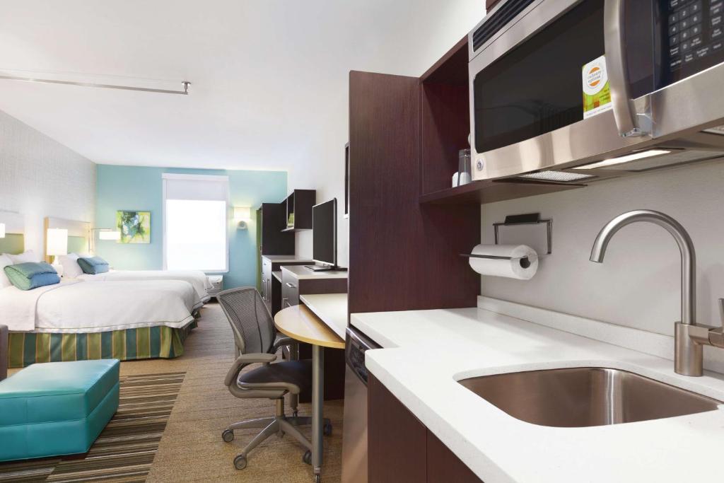 Kuchyň nebo kuchyňský kout v ubytování Home2 Suites by Hilton Amarillo West Medical Center