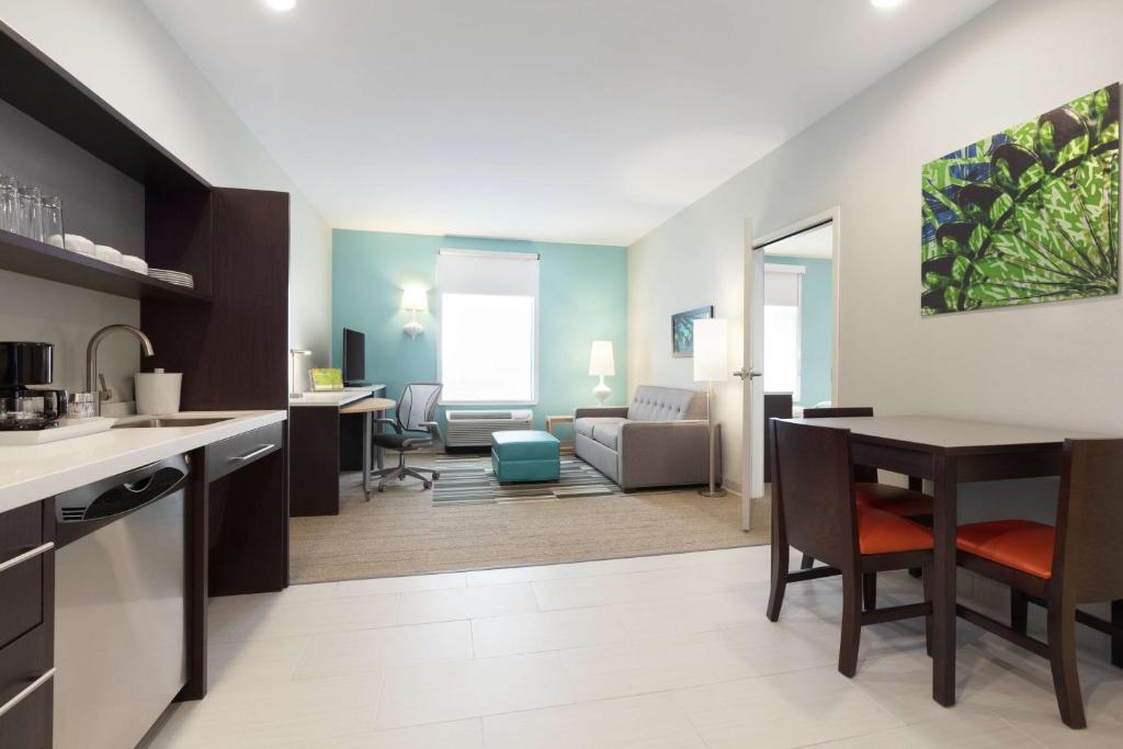 Kuchyň nebo kuchyňský kout v ubytování Home2 Suites by Hilton Amarillo West Medical Center