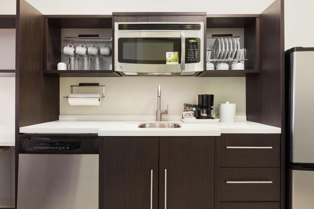 Kuchyň nebo kuchyňský kout v ubytování Home2 Suites by Hilton Amarillo West Medical Center