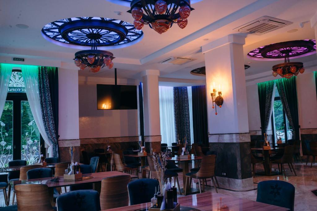 Restaurace v ubytování Molfar Resort Hotel & SPA Карпати