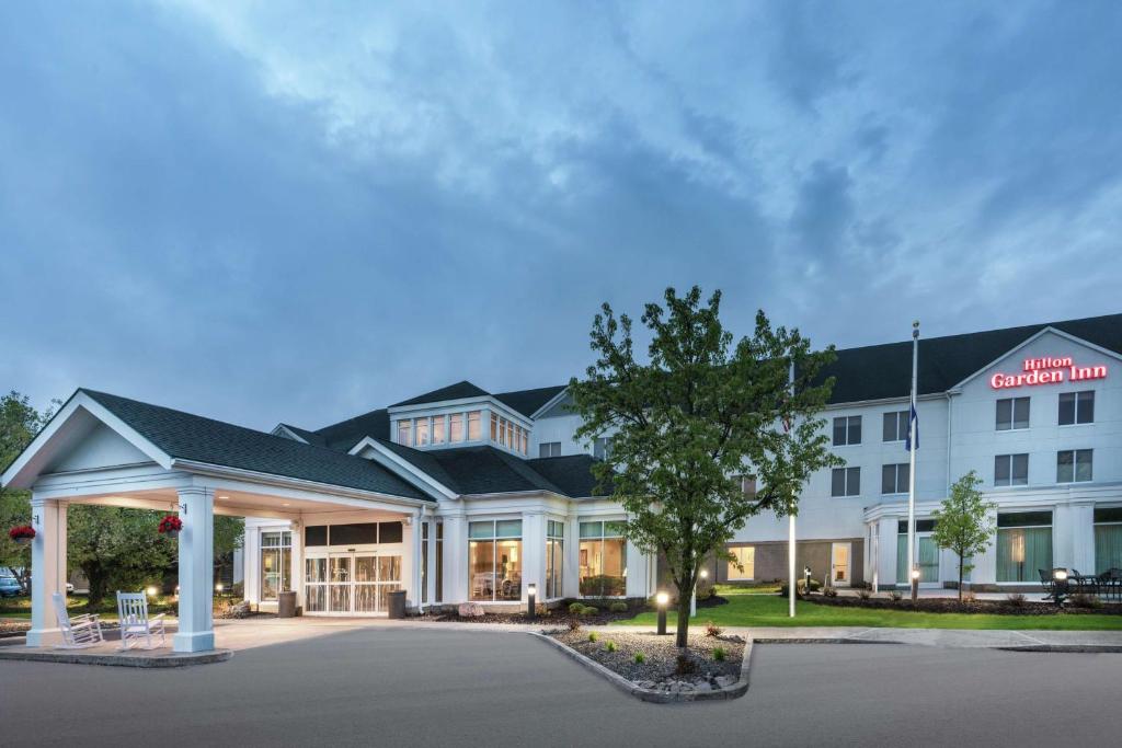 a rendering of the front of a hotel at Hilton Garden Inn Syracuse in East Syracuse