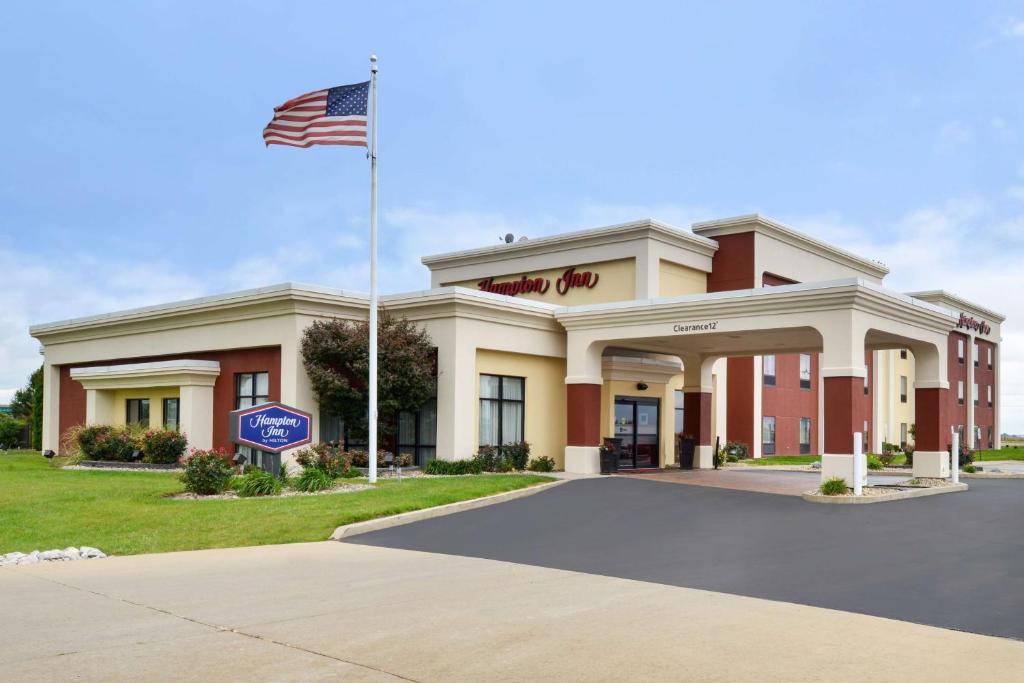 a building with an american flag in front of it at Hampton Inn Litchfield in Litchfield