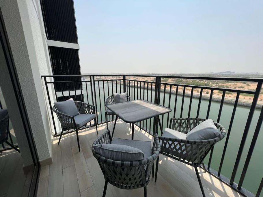 Fotografie z fotogalerie ubytování Elegant Victorian Retreat in Yas with Full sea view v destinaci Abu Dhabi