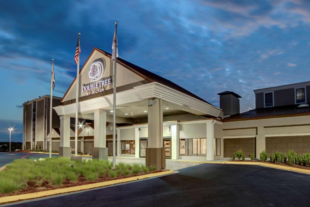 a rendering of the front of a hotel at Doubletree by Hilton Harrisonburg in Harrisonburg