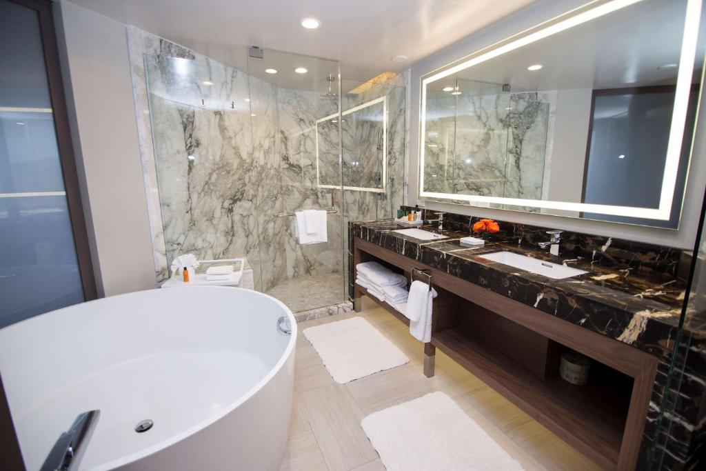 Hilton Los Angeles-Universal City photo
