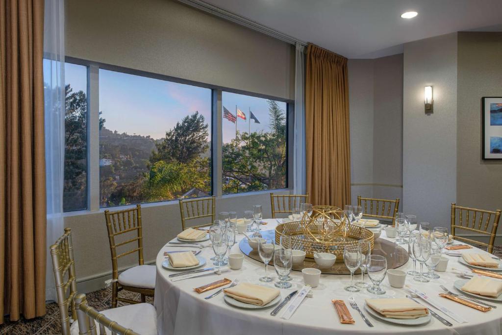 Hilton Los Angeles-Universal City photo