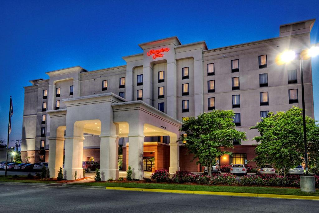 a rendering of a hotel at night at Hampton Inn Roanoke Rapids in Roanoke Rapids