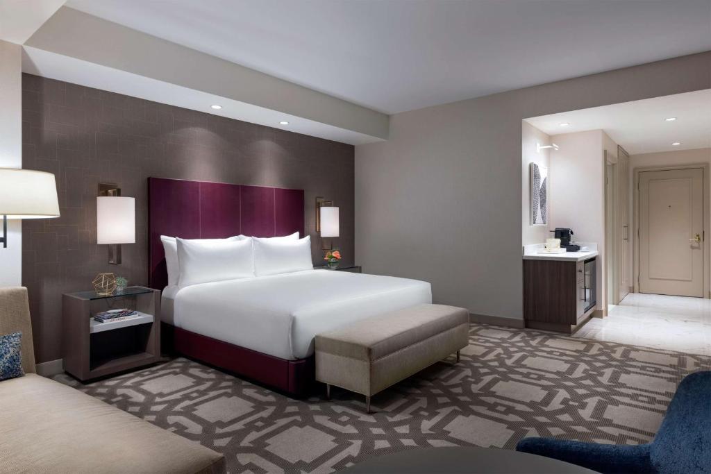 Crockfords Las Vegas, LXR Hotels & Resorts at Resorts World - Salle Roi Supérieure Avec Vue En Bande