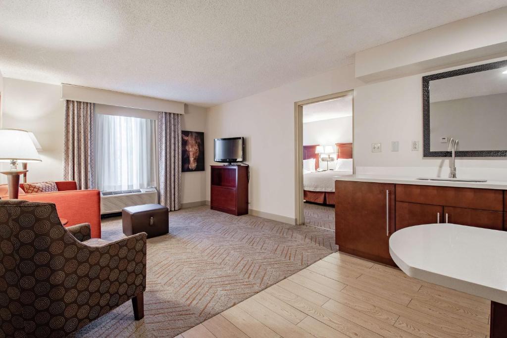 Hampton Inn & Suites Williamsburg-Richmond Road - 