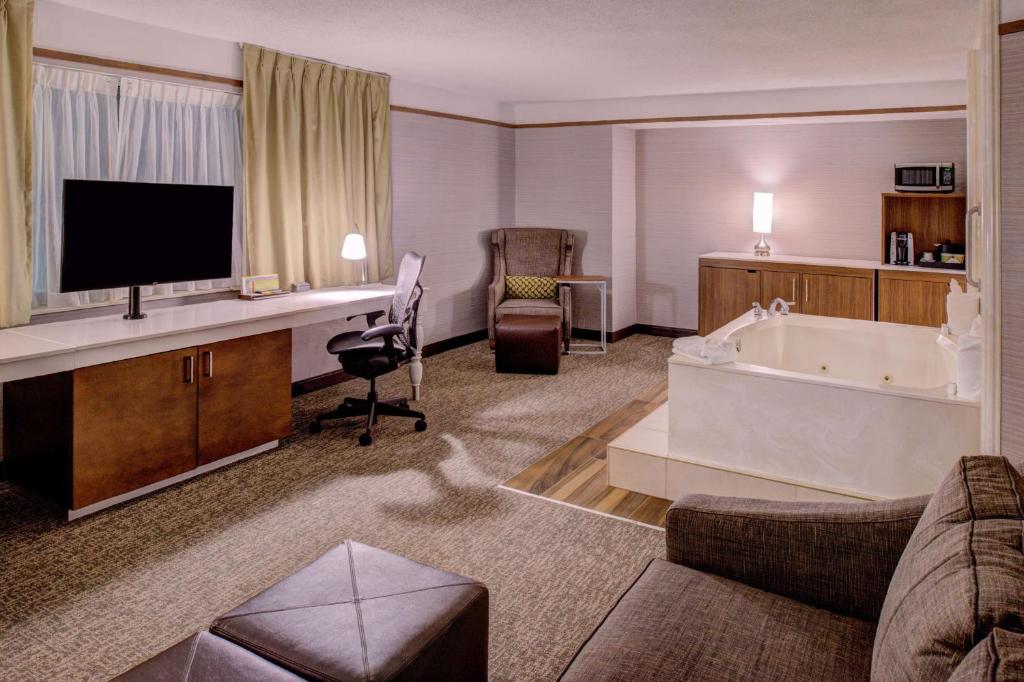 Hilton Garden Inn Detroit Southfield photo