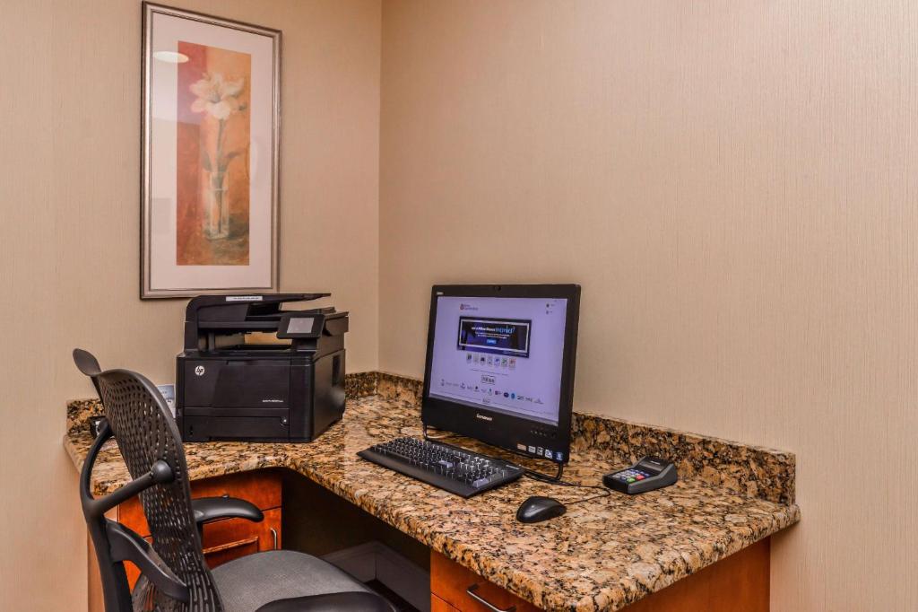 Hilton Garden Inn Detroit Southfield photo