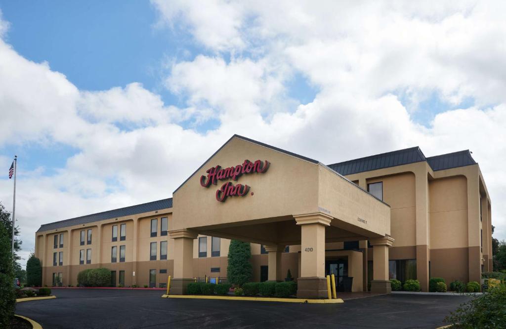 富兰克林Hampton Inn Franklin, KY - Portland, TN的汉普顿酒店正面图