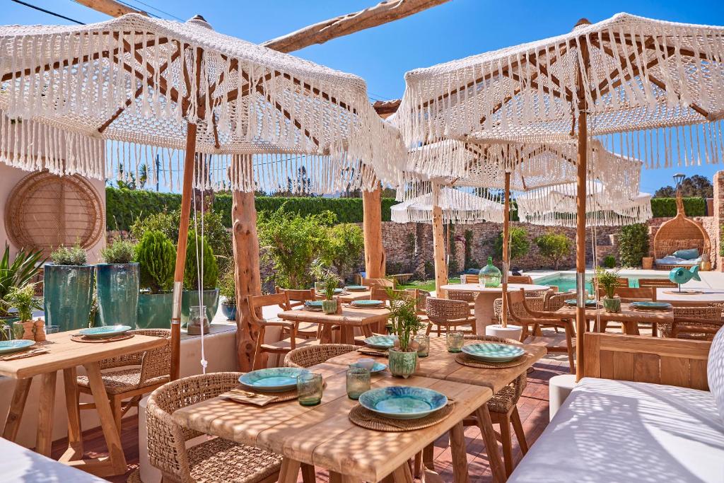Restaurace v ubytování Mar Suites Formentera by Universal Beach Hotels