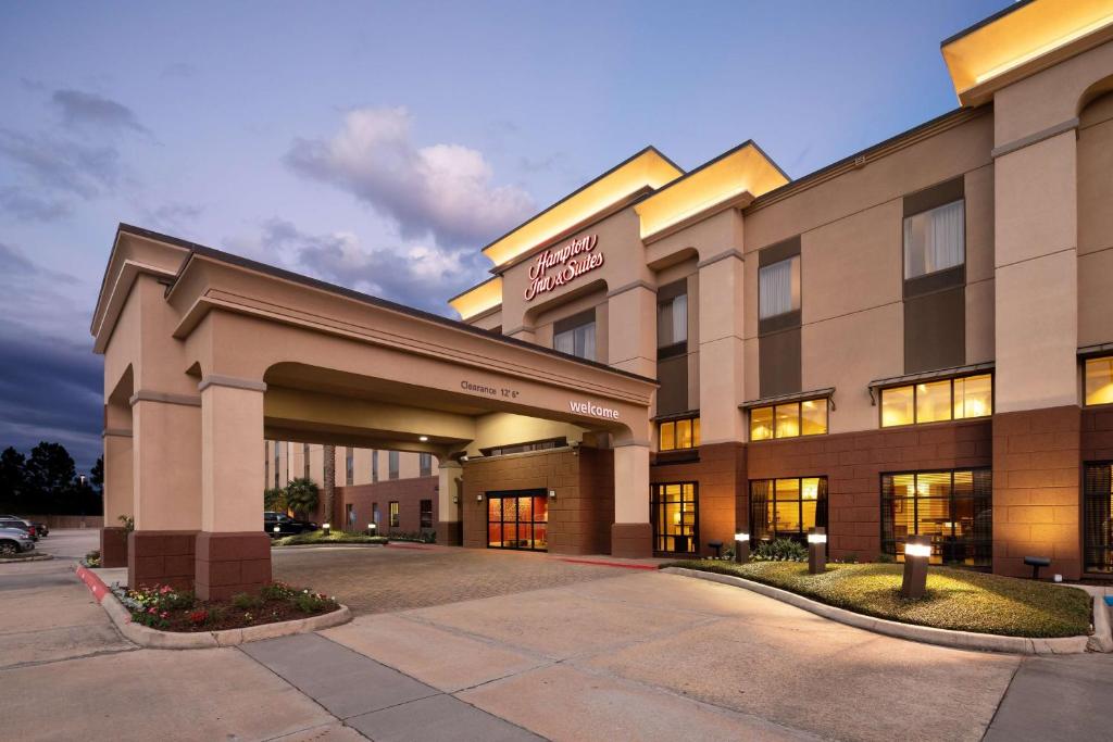 una representación de la parte delantera de un hotel en Hampton Inn & Suites Baton Rouge - I-10 East, en Baton Rouge