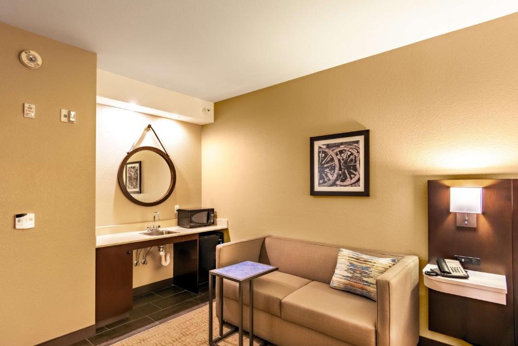 Posezení v ubytování Hampton Inn Laramie
