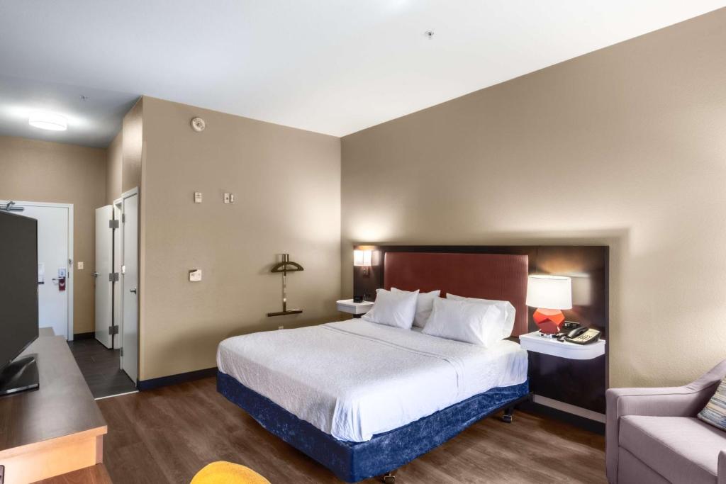 Postel nebo postele na pokoji v ubytování Hampton Inn Laramie