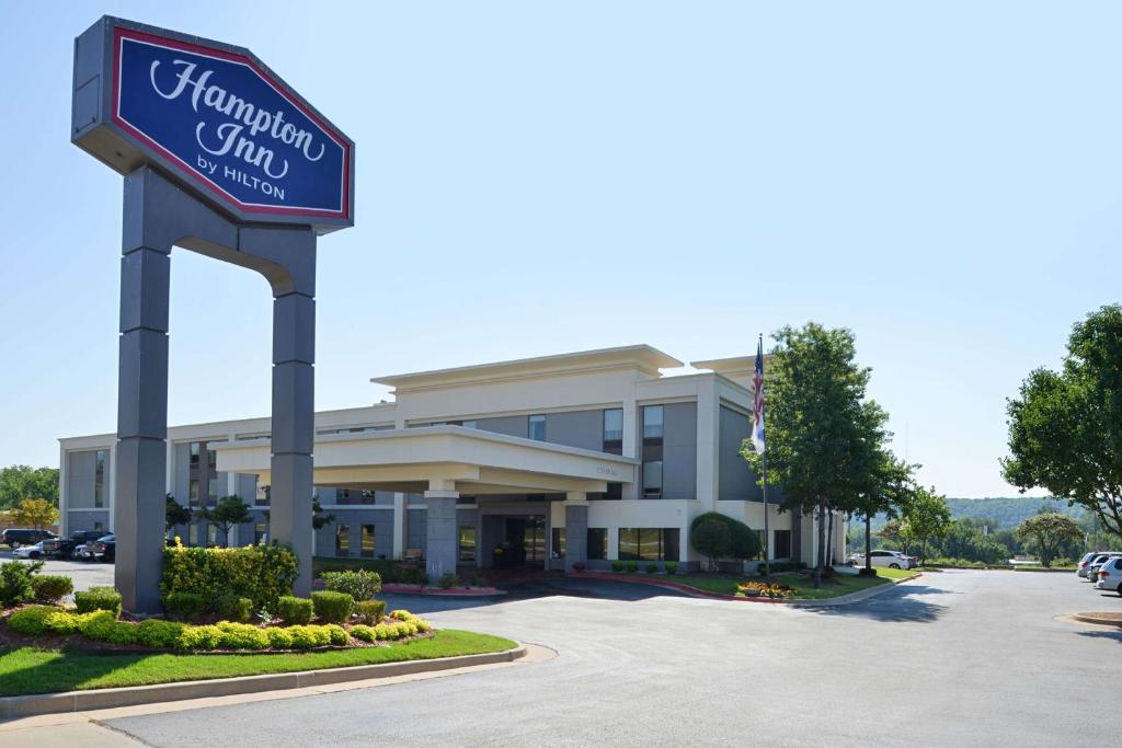 a hotel with a sign in front of a building at Hampton Inn Tulsa Sand Springs in Tulsa