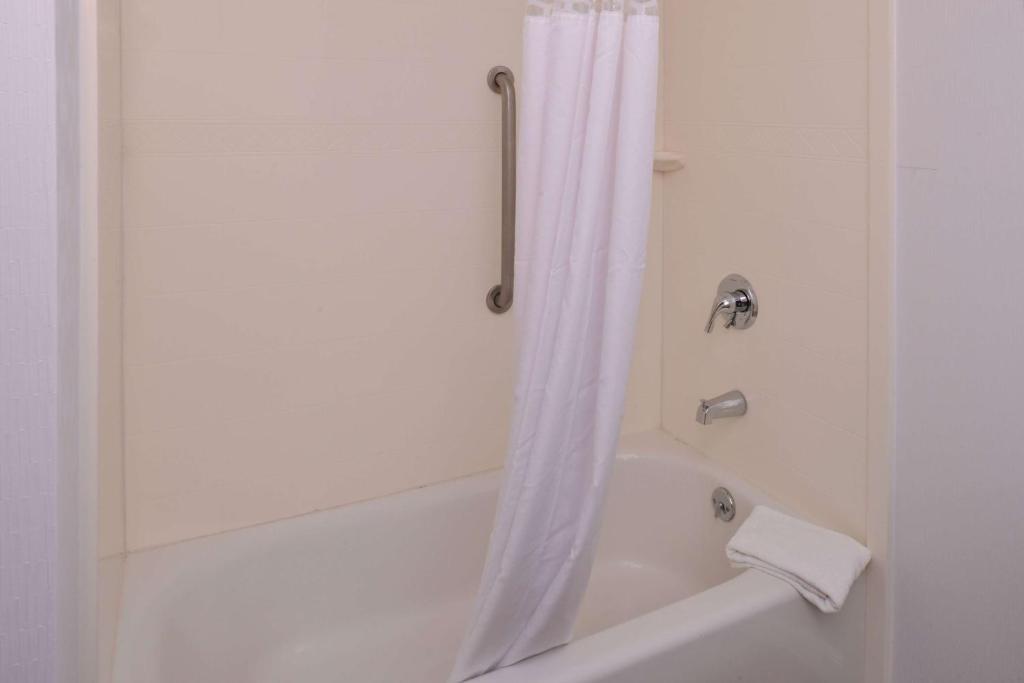 Hampton Inn Tulsa Sand Springs - King Room With Sofa Bed - Non-Smoking