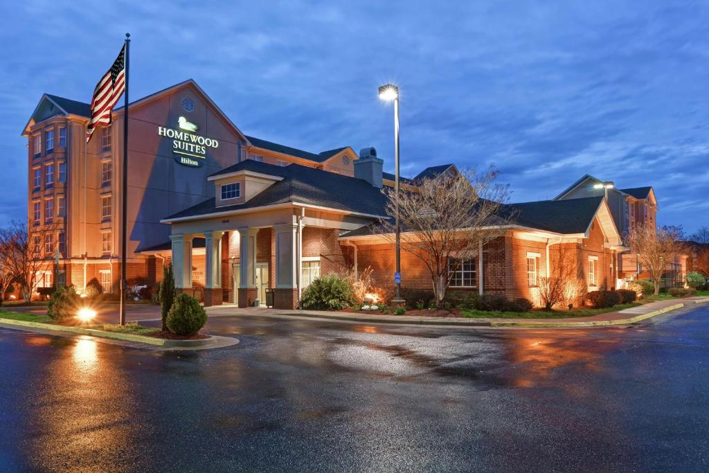 a hotel with a flag in front of a building at Homewood Suites Fredericksburg in Fredericksburg