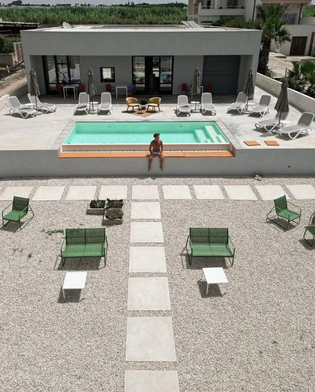 Bazén v ubytování LELE' Guesthouse nebo v jeho okolí