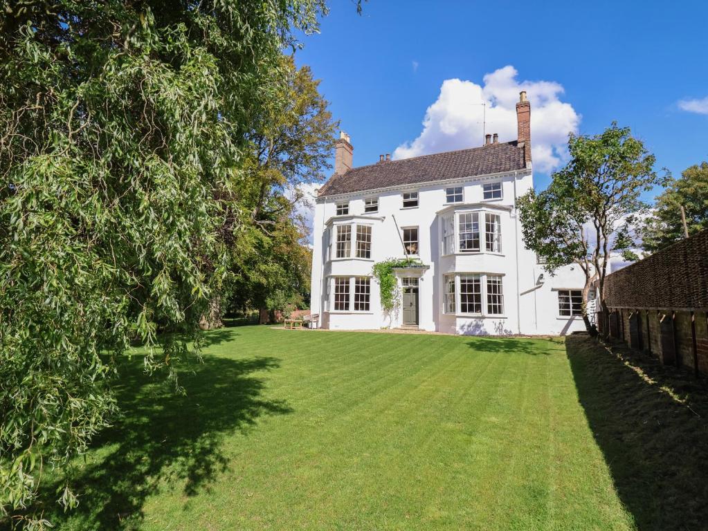 a large white house with a large yard at Syleham House in Eye