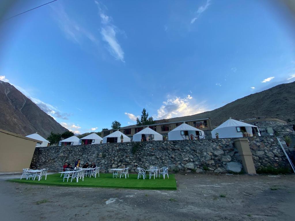 Nespecifikovaný výhled na hory nebo výhled na hory při pohledu z hotelu
