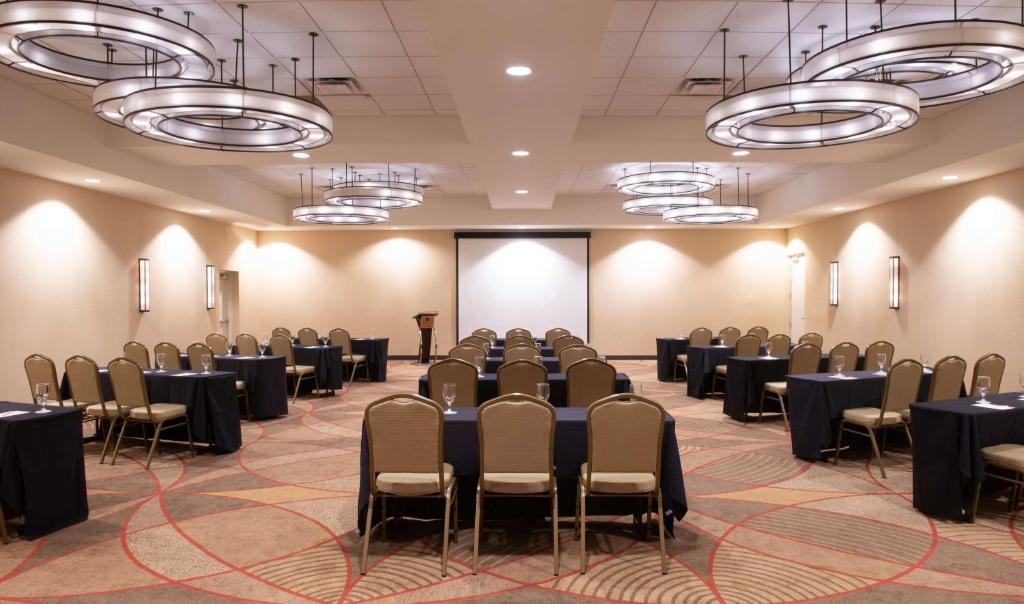DoubleTree Hotel & Suites Charleston Airport photo