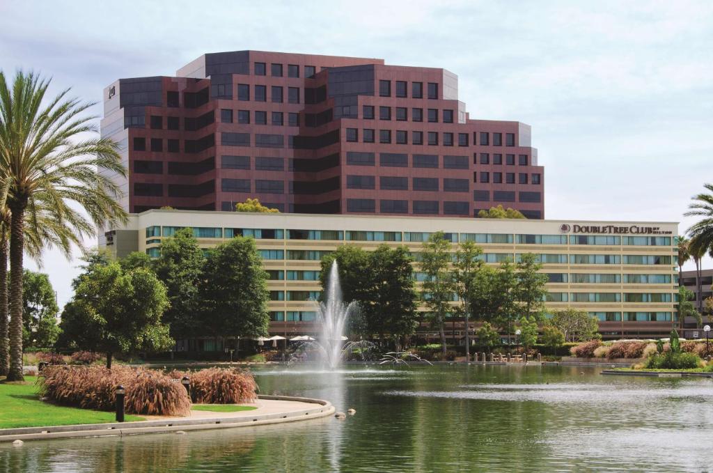 a fountain in a pond in front of a building at DoubleTree by Hilton Orange County Airport in Santa Ana